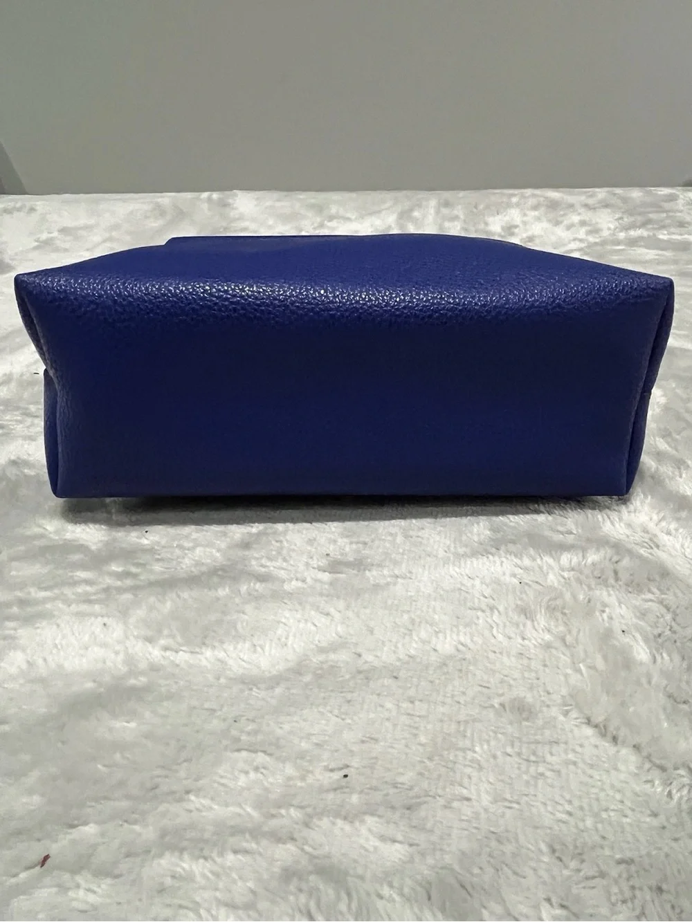 Elizabeth Arden Cobalt Blue Faux Pebble-Leather Cosmetic Train Case 💙✨